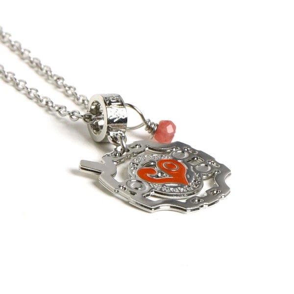 adventure_anaguma_accessories_necklacedetail_02_october14_2021.jpg